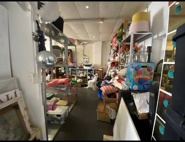 900M² WAREHOUSE TO LET IN PAARDEN EILAND